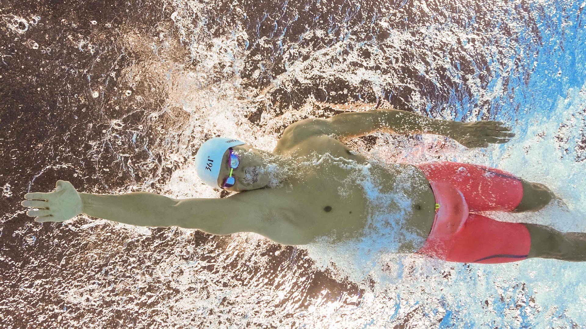 美国女子接力队表现稳定夺银无悬念，奥运会美国女子接力赛重跑